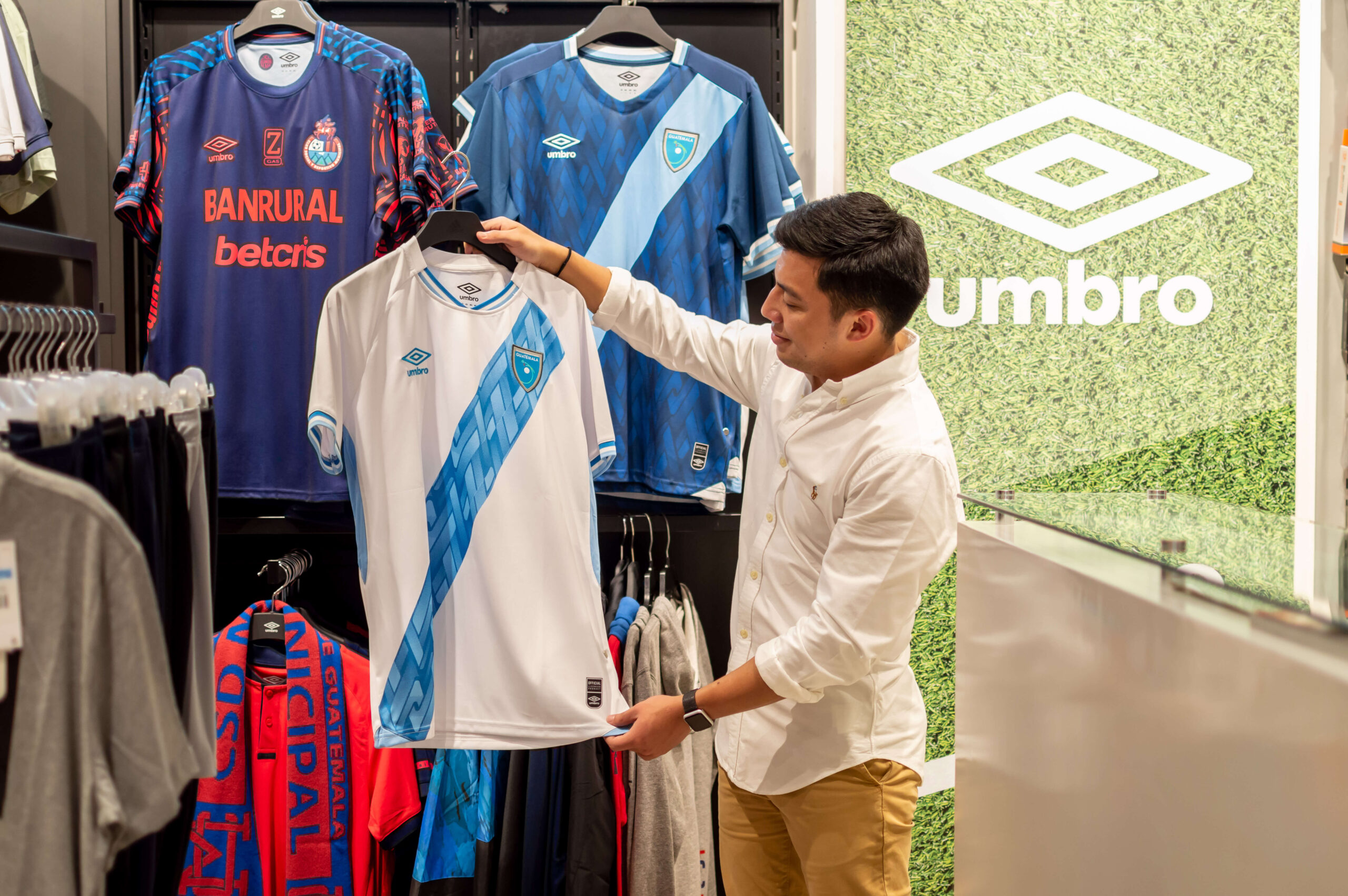 DSC0571 1 scaled - categoría de tiendas