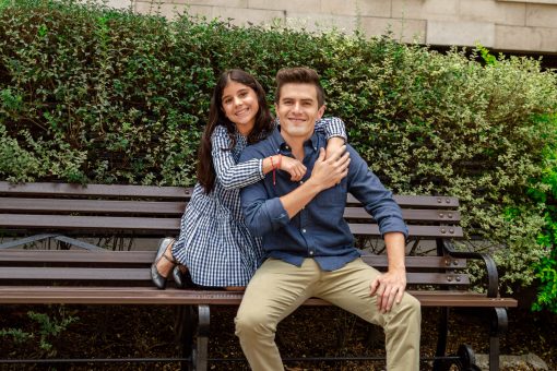 Hija abrazando a su papá